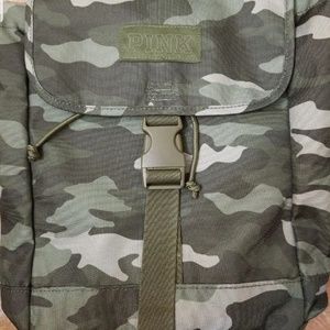 Nwt vs pink camo backpack